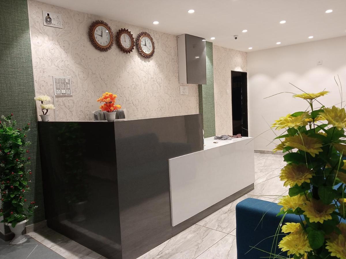Hotel Mansarovar,Vadodara Extérieur photo
