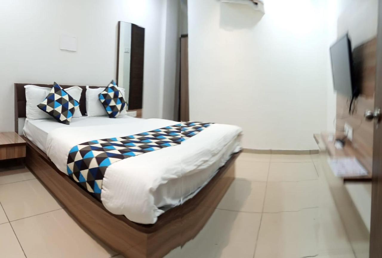Hotel Mansarovar,Vadodara Extérieur photo