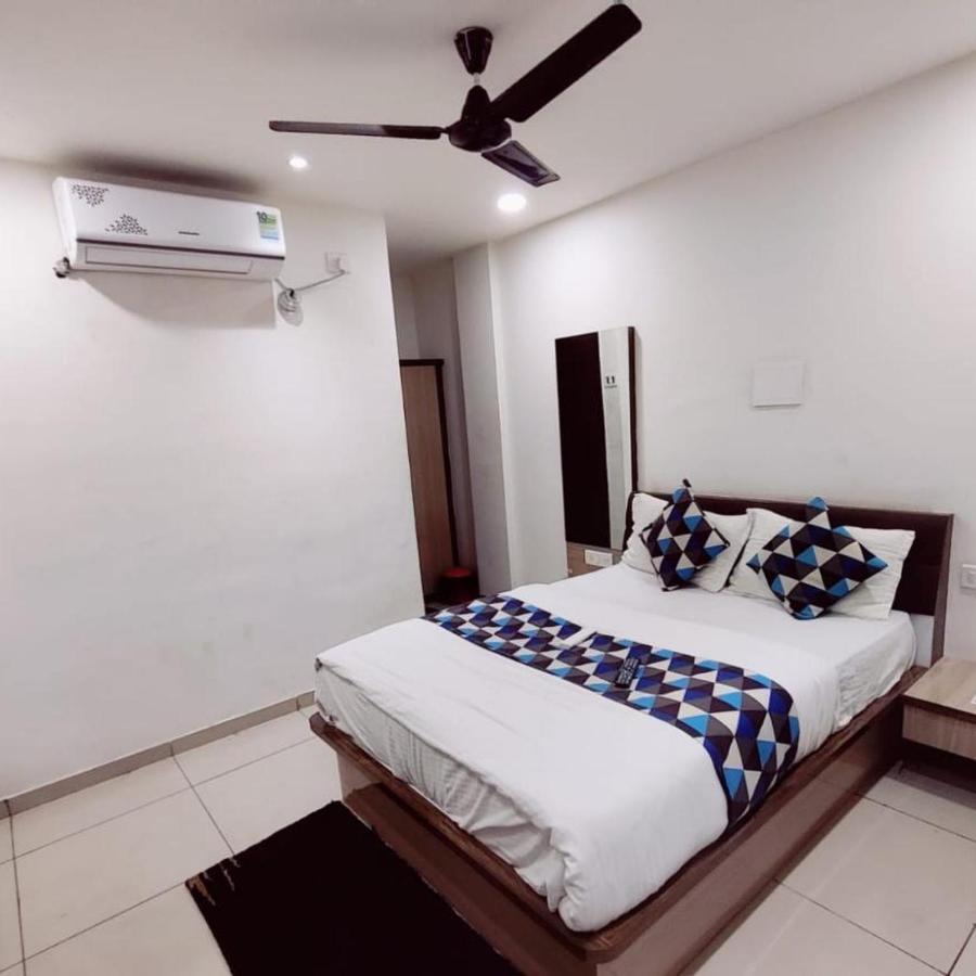 Hotel Mansarovar,Vadodara Extérieur photo
