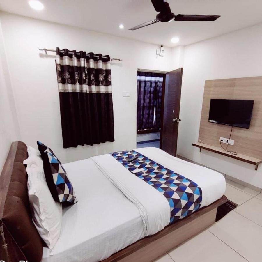 Hotel Mansarovar,Vadodara Extérieur photo