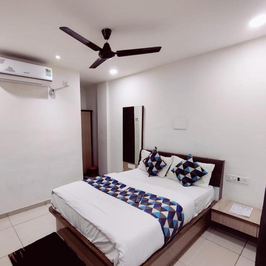 Hotel Mansarovar,Vadodara Extérieur photo