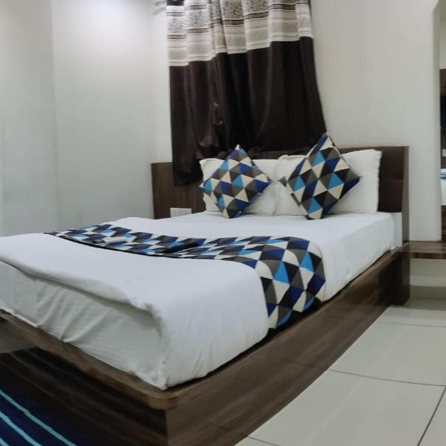 Hotel Mansarovar,Vadodara Extérieur photo