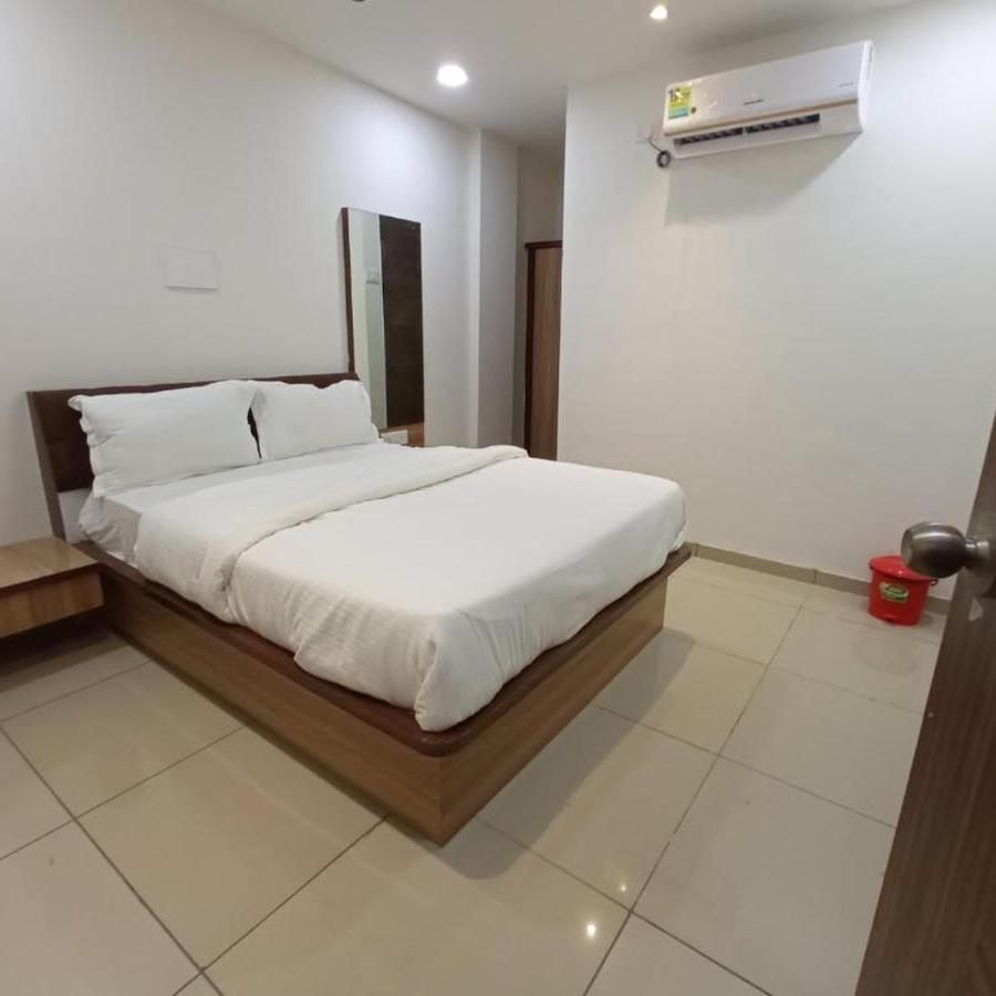 Hotel Mansarovar,Vadodara Extérieur photo