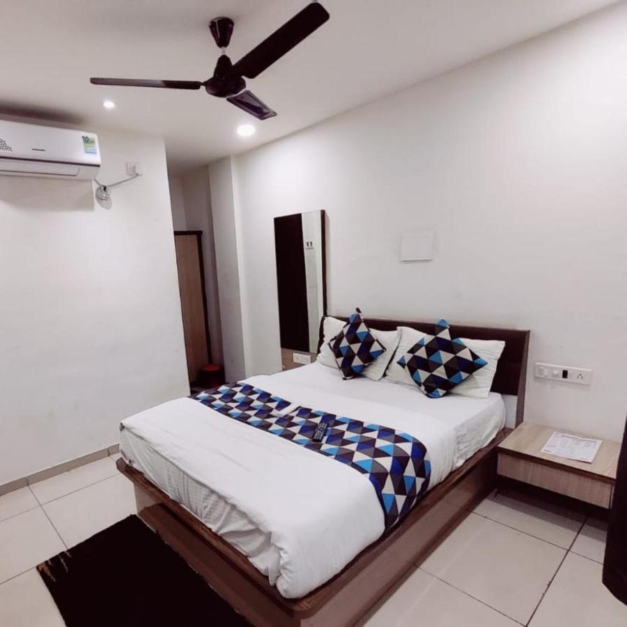 Hotel Mansarovar,Vadodara Extérieur photo