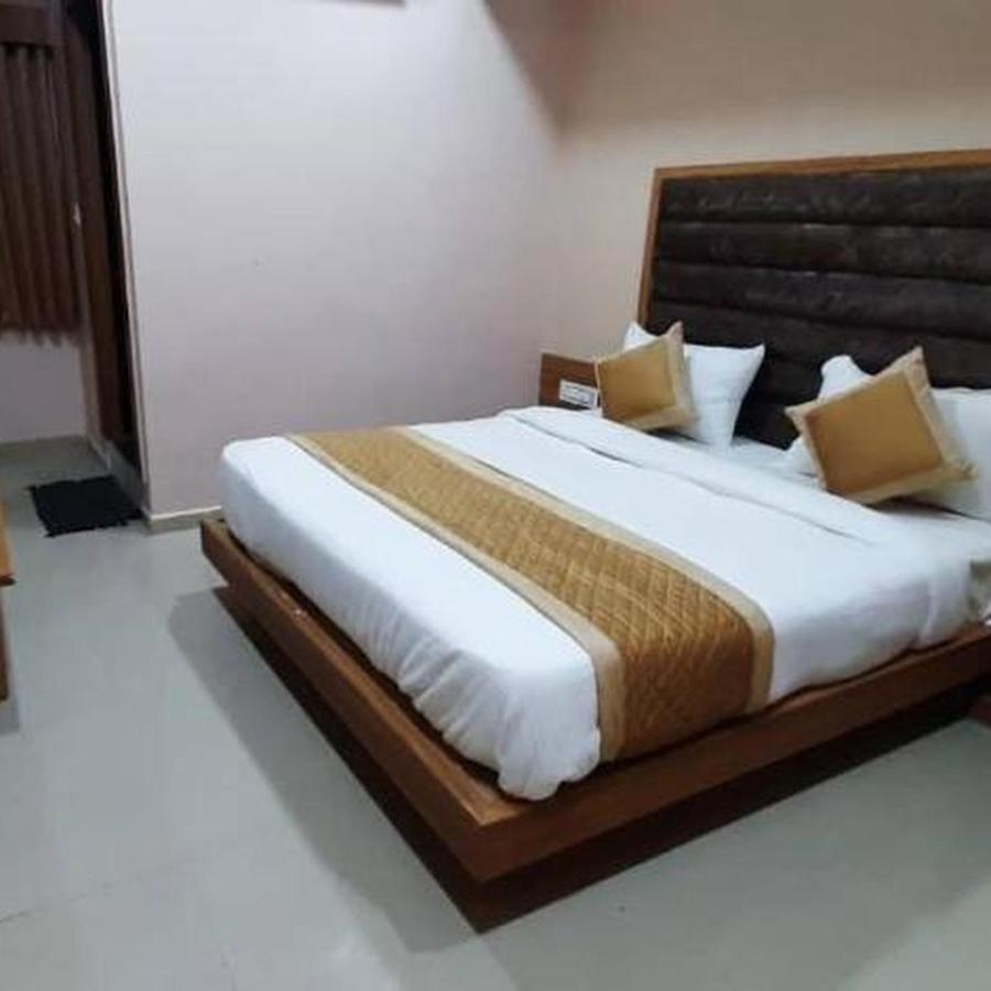 Hotel Mansarovar,Vadodara Extérieur photo